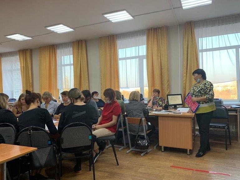 19 октября в  нашей школе заместитель директора по воспитательной работе Байжуминова Д.Г. провела педагогический совет "Совершенствование воспитательного процесса через внедрение новых технологий"