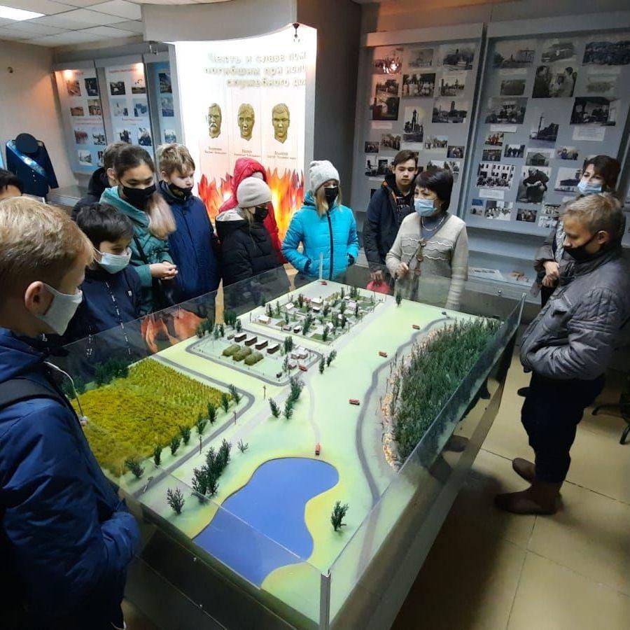 12 октября 2021 года уч-ся 7"А" класса с классным руководителем Ларионовой Ю.В. побывали в Пожаро-техническом музее