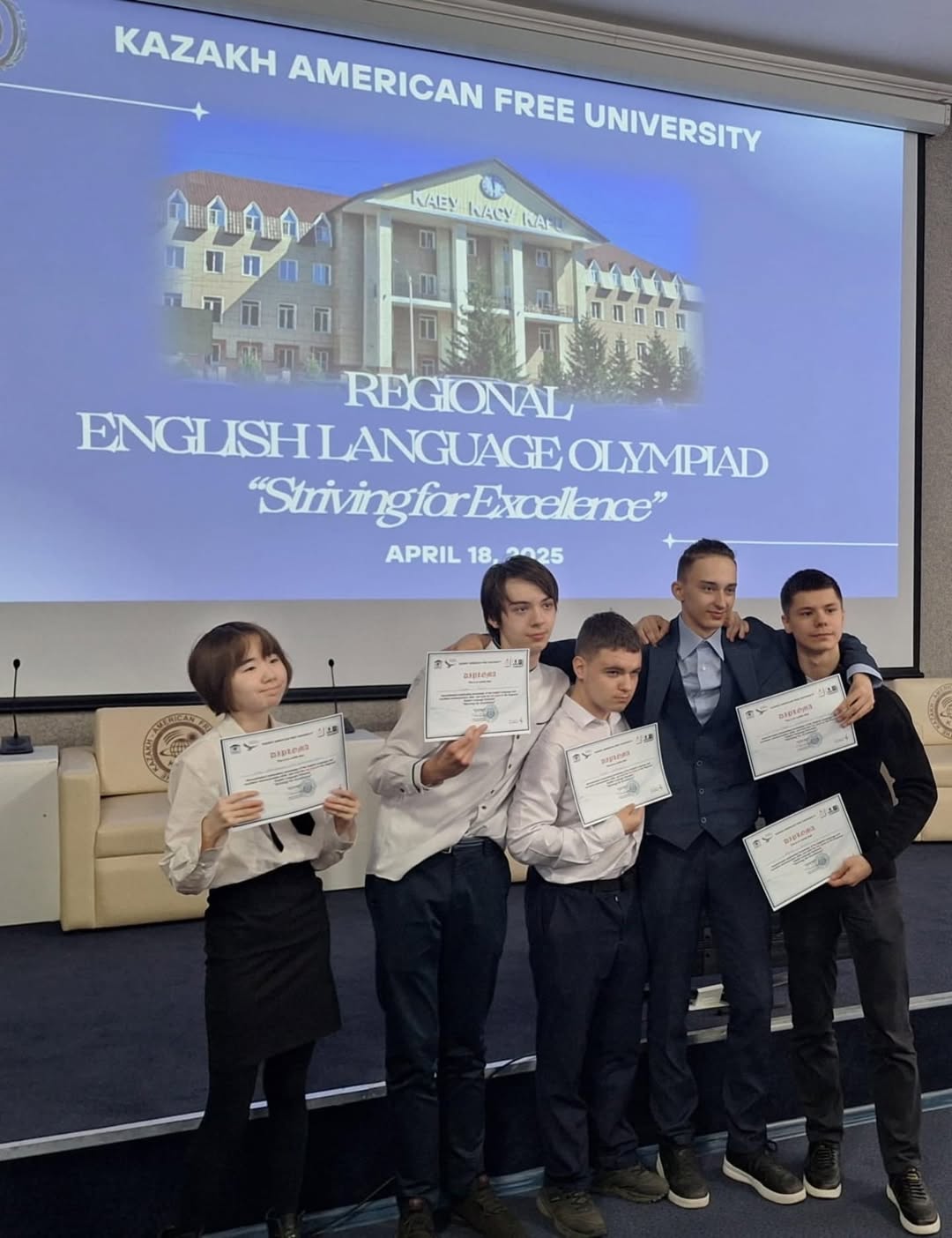 2025 жылдың 18 сәуірінде мектебіміздің командасы Қазақстан-Американдық еркін университеті ұйымдастырған "Striving for Excellence" ағылшын тілінен аймақтық командалық олимпиадаға қатысты 🇰🇿🇺🇸.