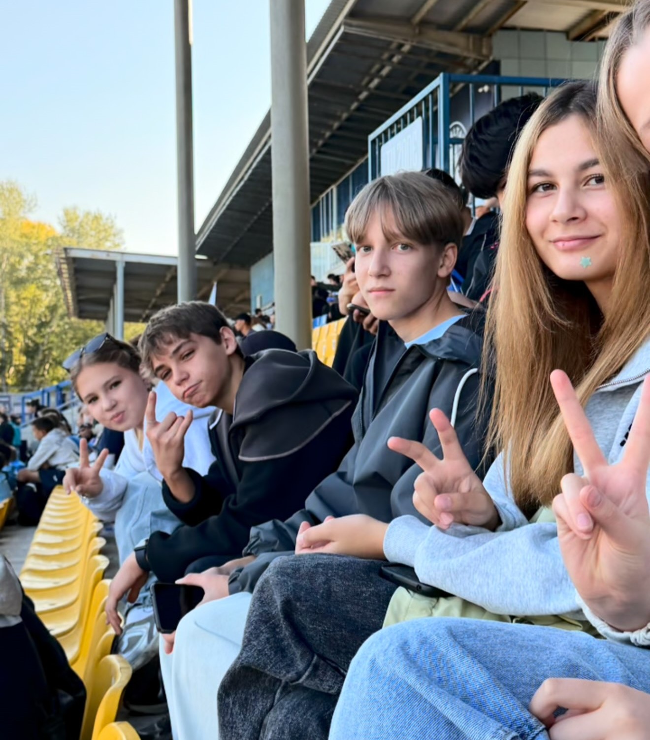 🏆⚽ Бүгін №36 орта мектептің 7-сынып оқушылары «Восток» стадионында өткен футбол жарысының салтанатты ашылу рәсіміне қатысты.